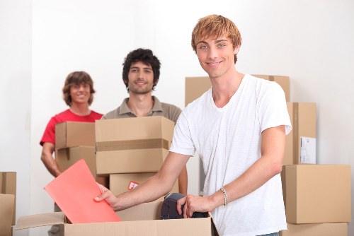 Professional moving support in Berrylands with organised transport